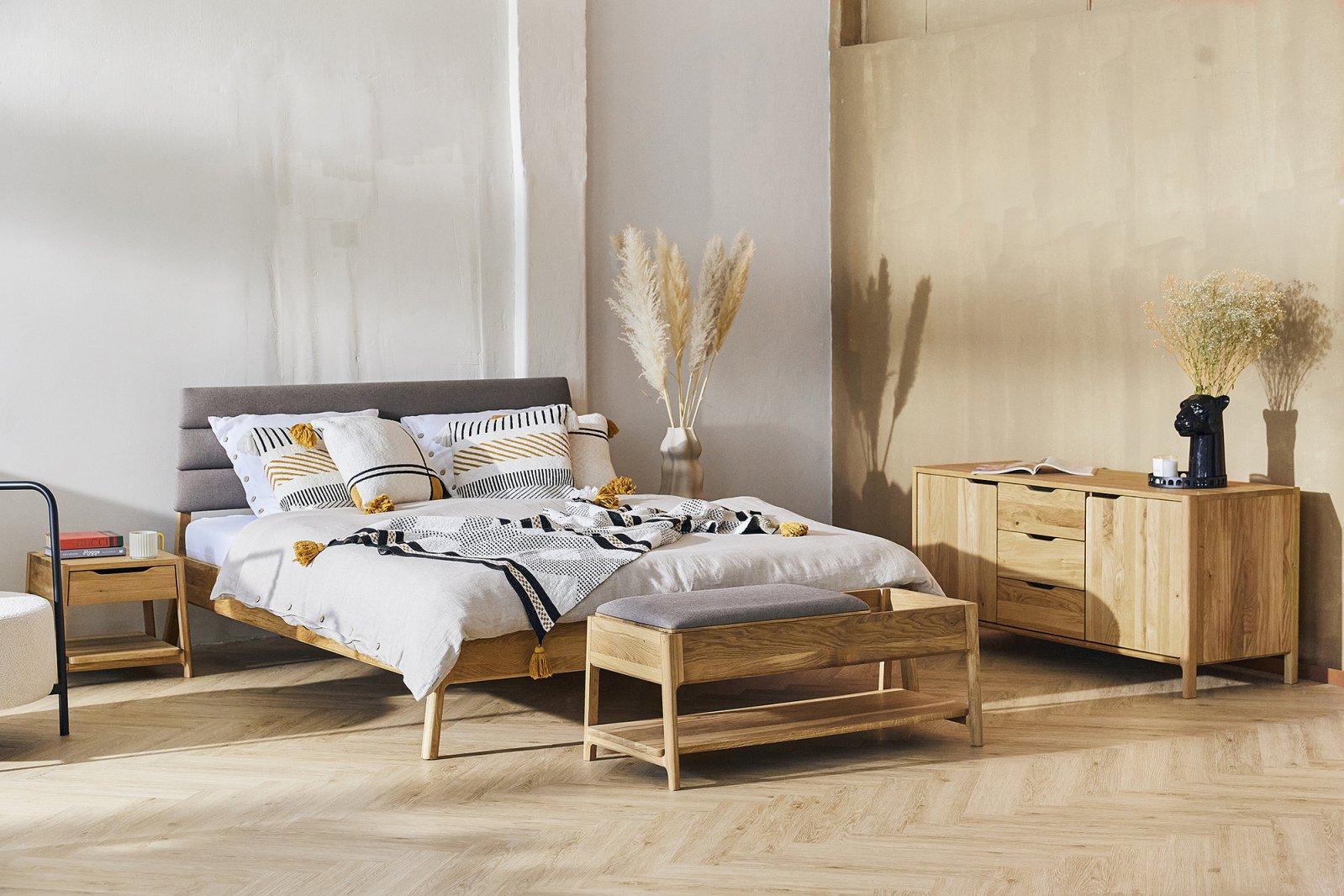 Bett mit gepolstertem Kopfteil TWIG